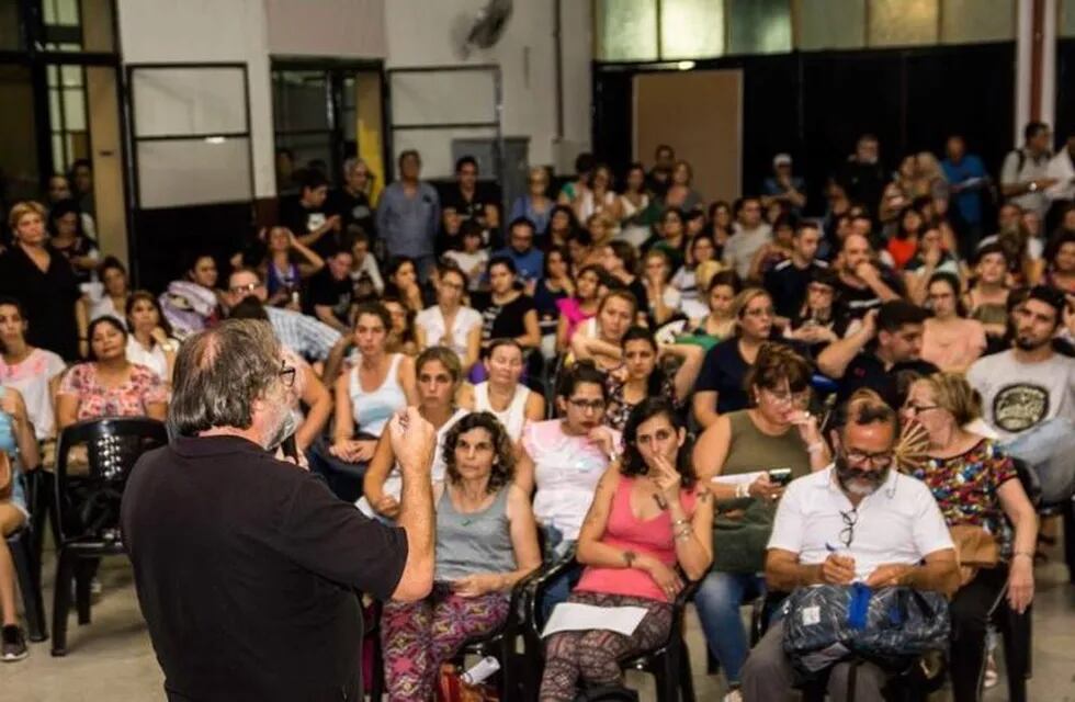 La asamblea de Amsafe Rosario definió tres mociones luego de la última propuesta salarial del Gobierno santafesino. (Amsafe Rosario)