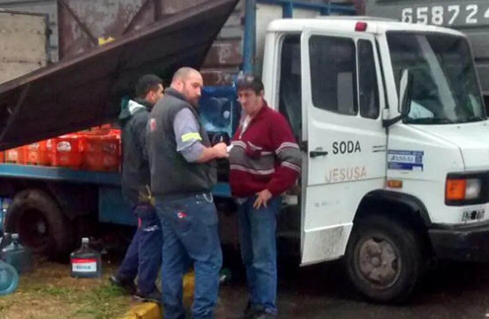 Un tren arrolló a un camión repartidor en San Lorenzo