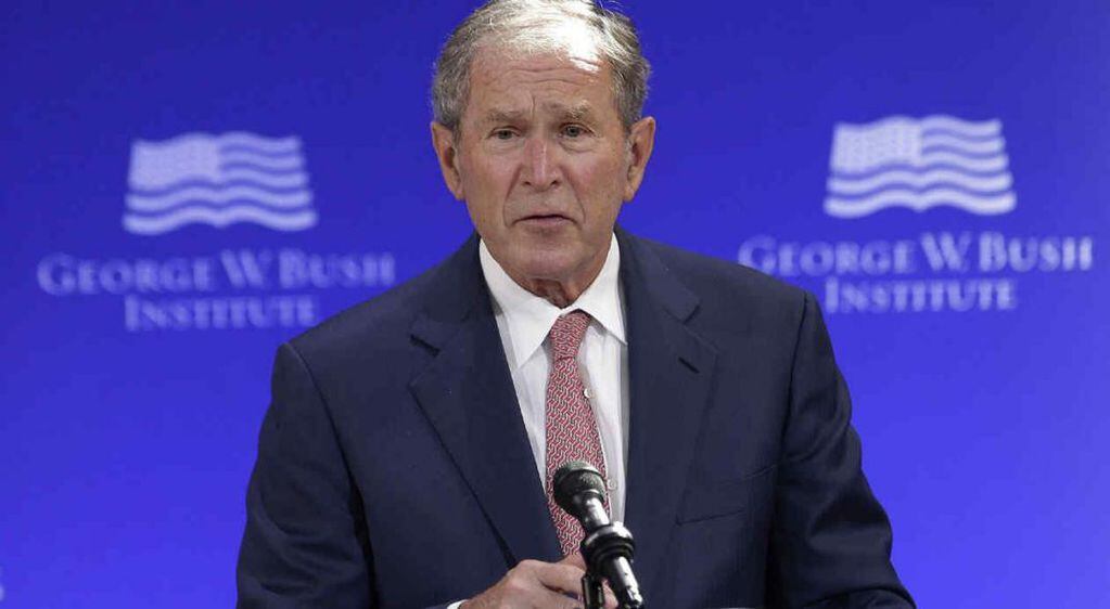 La tardía reacción de Bush quedó registrada por las cámaras de televisión.