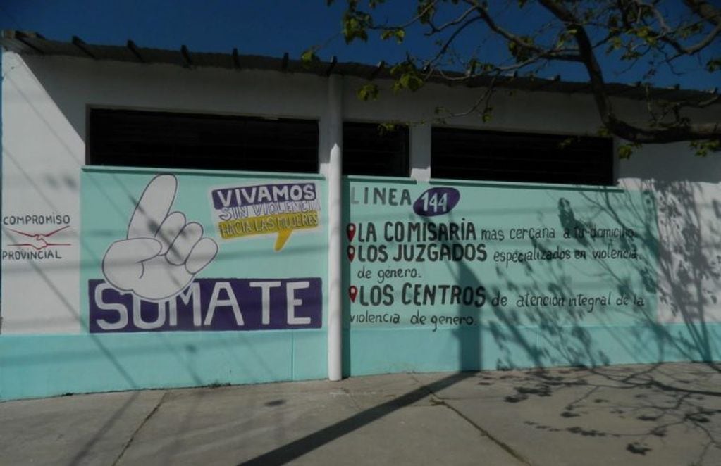 En agosto de 2017, en el marco del festejo del décimo aniversario de la Escuela Nº 456 “Juan Bautista Cabral”, la Secretaría de Paridad de Género participó del agasajo del establecimiento, en el cual se inauguró un mural sobre la prevención de la violencia de género que fue realizado por alumnos del establecimiento e integrantes del “Proyecto Puente”.