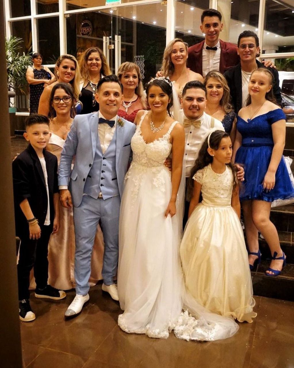 Roberto Edgar, el ex líder de Volcán, se casó con su pareja desde hace 10 años y lo festejaron junto a 200 invitados  (Foto: Instagram/ @robertoedgar01)