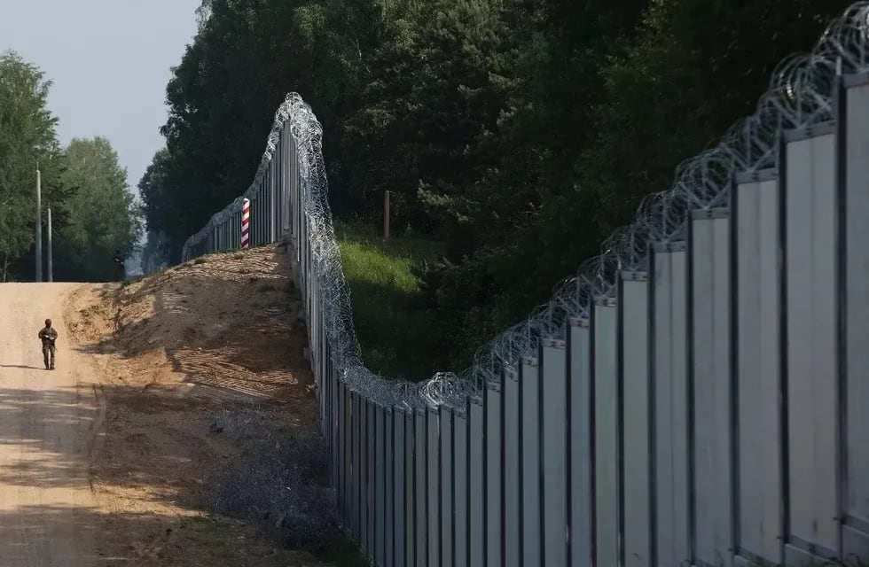 En Finlandia comenzaron a construir un muro en la frontera con Rusia.