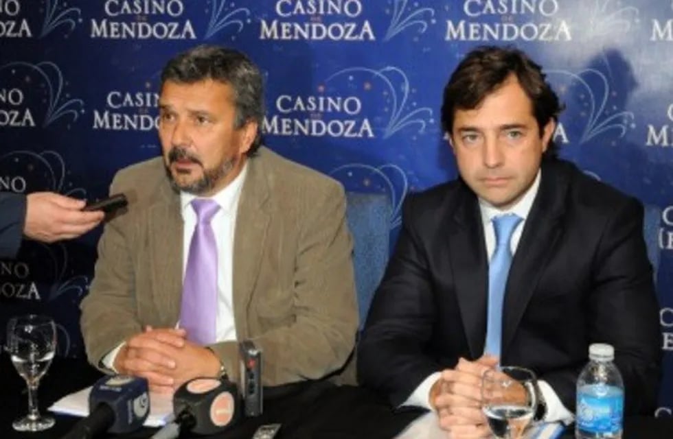 Bianchinelli y uno de los directores de Juegos y Casinos, Federico Domínguez.