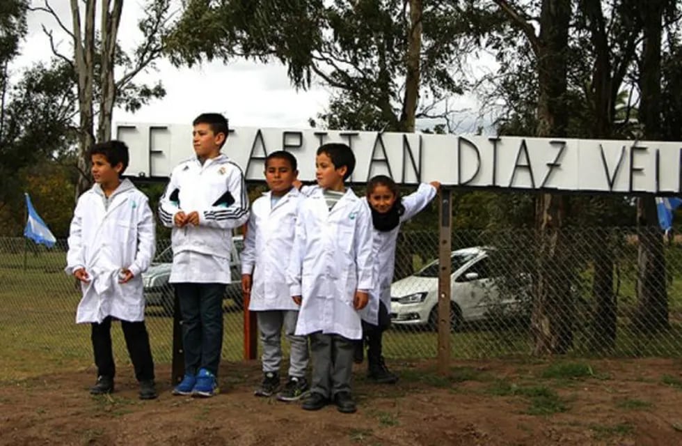 Los alumnos del paraje Mula Muerta estrenan escuela nueva.