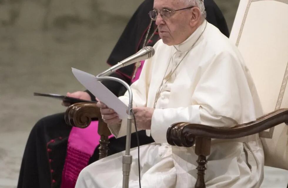 El papa Francisco celebra su audiencia semanal en el aula Nervi del Vaticano. (EFE)