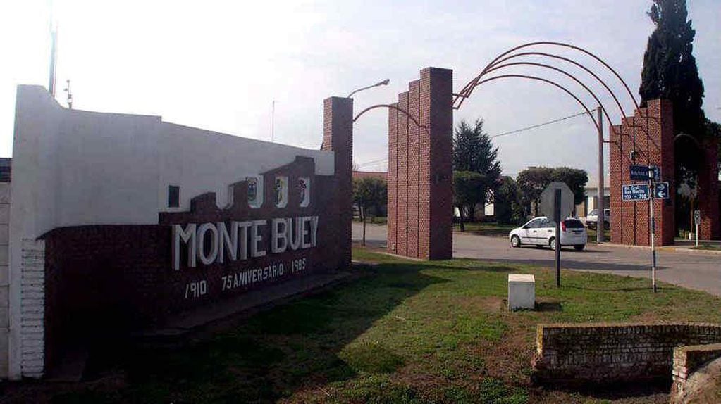 MONTE BUEY. El acceso a la localidad (La Voz/Archivo).