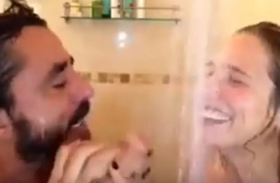 Pablo Granados, Alina Moine  y una graciosa entrevista bajo la ducha