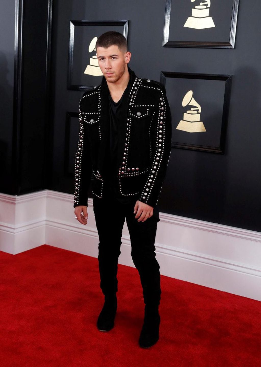 AJB001. Los Angeles (United States), 12/02/2017.- Nick Jonas arrives for the 59th annual Grammy Awards ceremony at the Staples Center in Los Angeles, California, USA, 12 February 2017. (Estados Unidos) EFE/EPA/PAUL BUCK