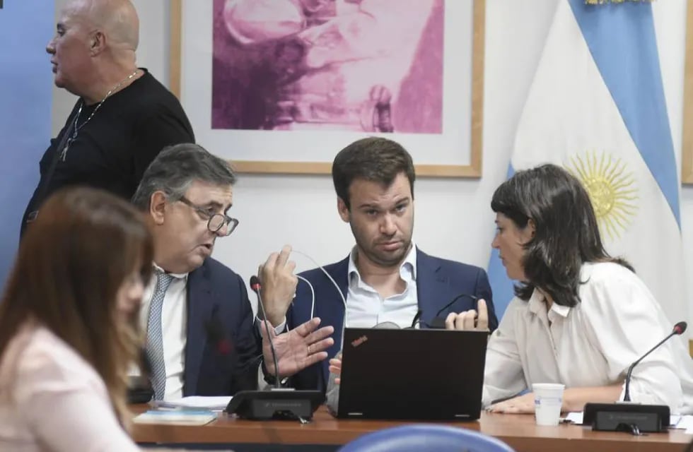 Mario Negri, Juan Manuel López y Carolina Gaillard en la Comisión de Juicio Político (Foto: Federico López Claro)