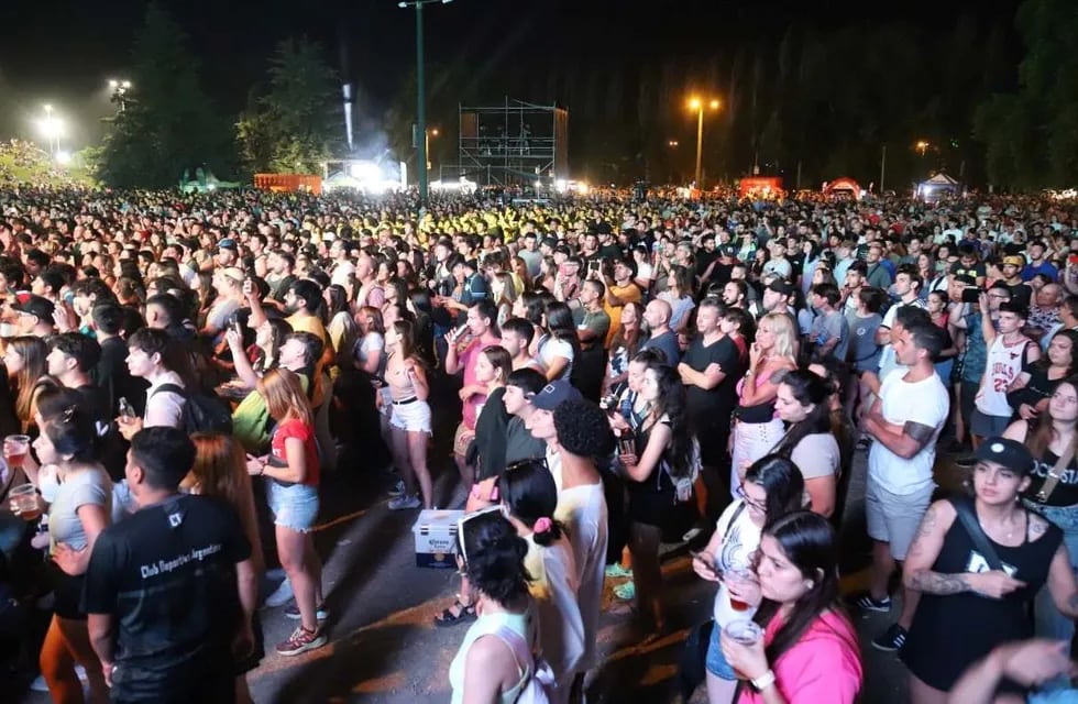 Miles participaron de la Fiesta del Turismo en San Rafael.