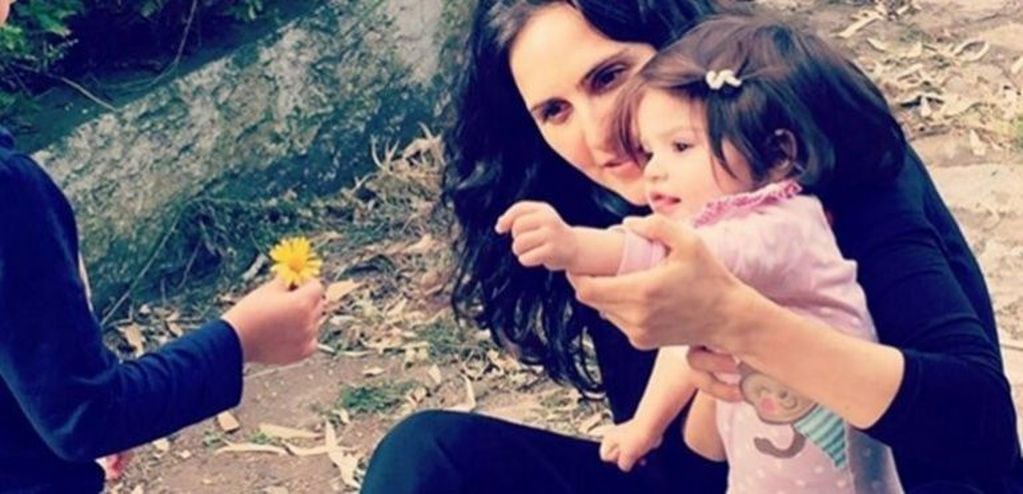 Julieta Díaz junto a Elena más pequeña.(Instagram/@julietadiaz77)