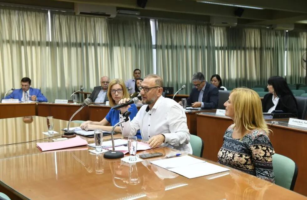 Amalia Galantti, Marcos Corach y Mariana Andereggen expusieron ante el Concejo Municipal (Prensa Municipalidad de Rafaela)