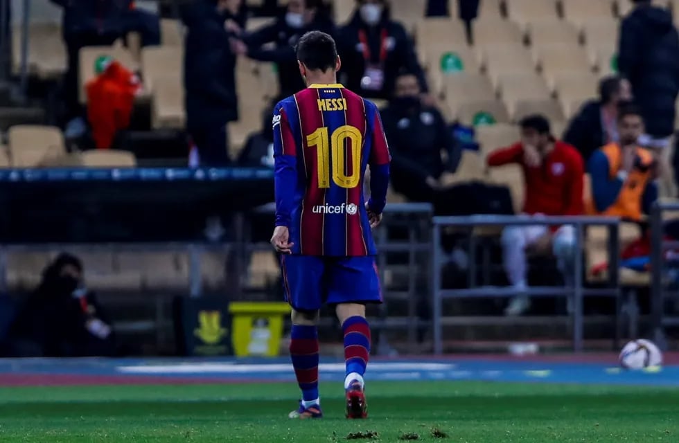 Lionel Messi se va expulsado de la final por la Supercopa de España que el Barcelona perdió frente al Athletic Bilbao.