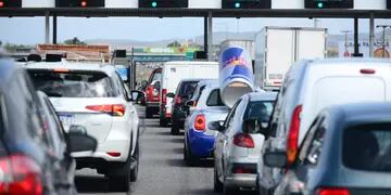 Intenso movimiento en el peaje Córdoba - Carlos Paz