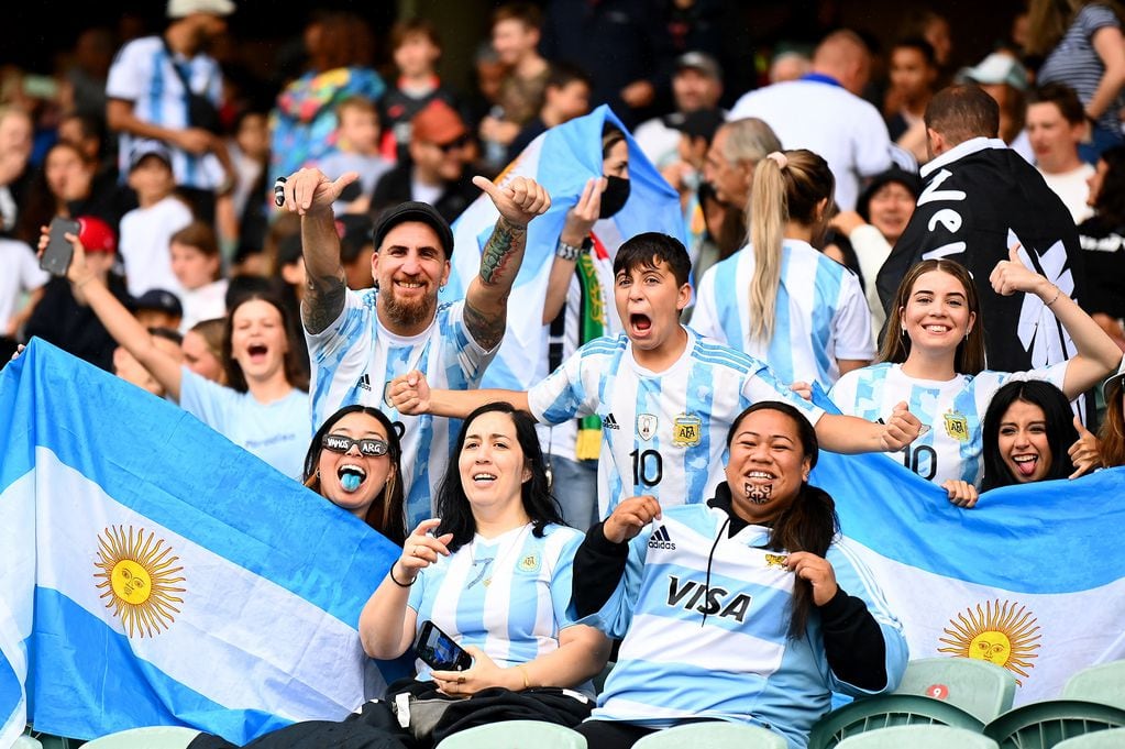 Los hinchas argentinos alentando a la selección en Nueza Zelanda (AFA)
