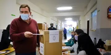Elecciones 2021: ya votaron Guillermo Montenegro y el candidato del oficialismo, Fernando Muro