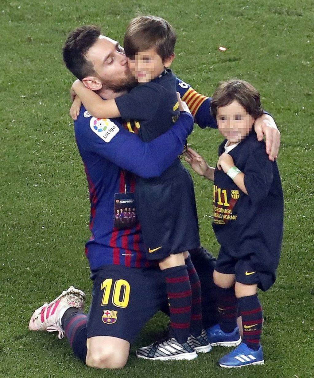 Lionel Messi junto a dos de sus hijos (EFE)