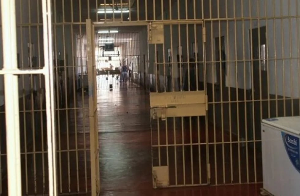 Intentó ingresar droga y un celular en una visita a un recluso en Eldorado.