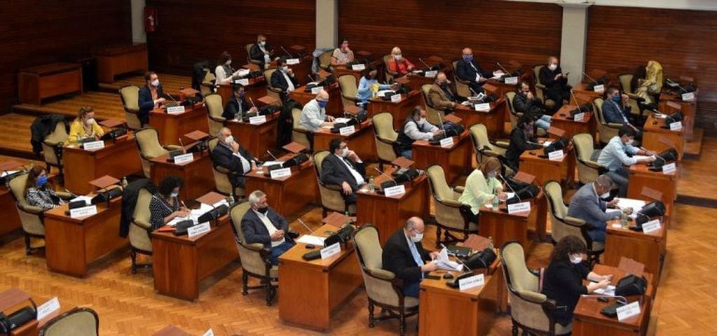 La Cámara de Diputados de Jujuy realizó la cuarta sesión especial del año, siguiendo el protocolo sanitario formulado por su Departamento Médico, en el marco de las normativas del Comité Operativo de Emergencia (COE).