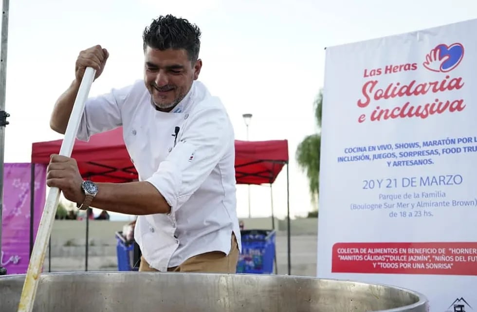 Javier Sosa, chef solidario, fue quien estuvo a cargo de la cocina de alto gurmet.