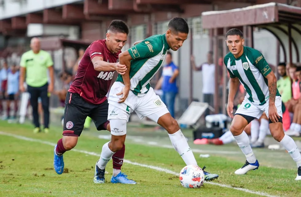 Una impactante lesión en el clásico de Lanús y Banflied eclipsó el partido.