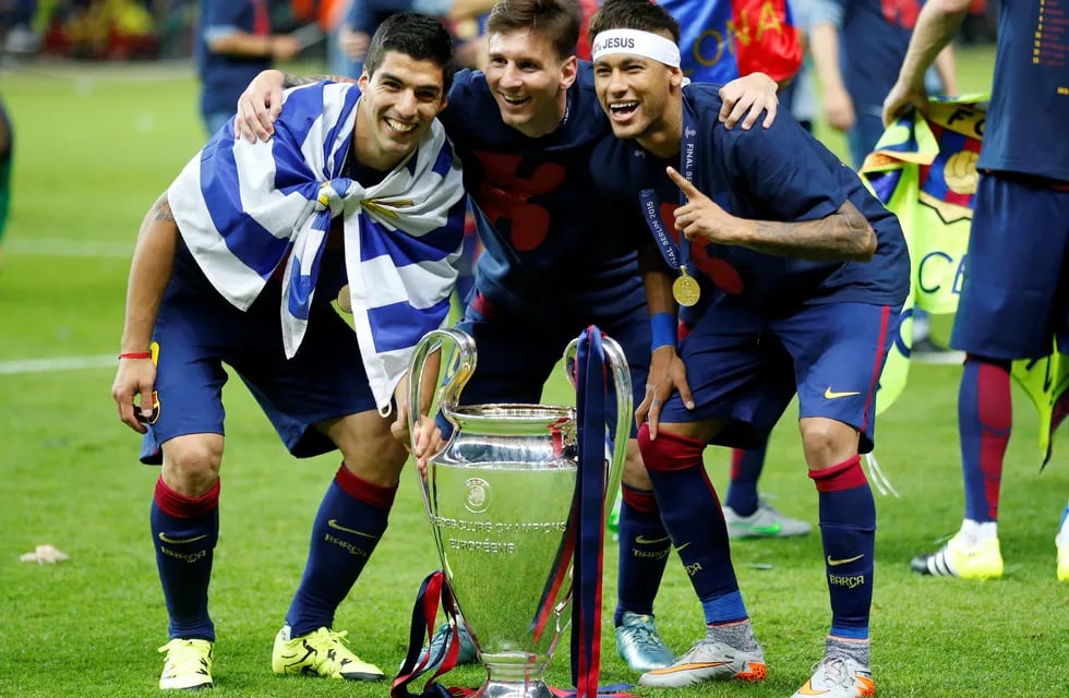 Imparables. Suarez, Messi y Neymar con la Copa de Campeones 2015.