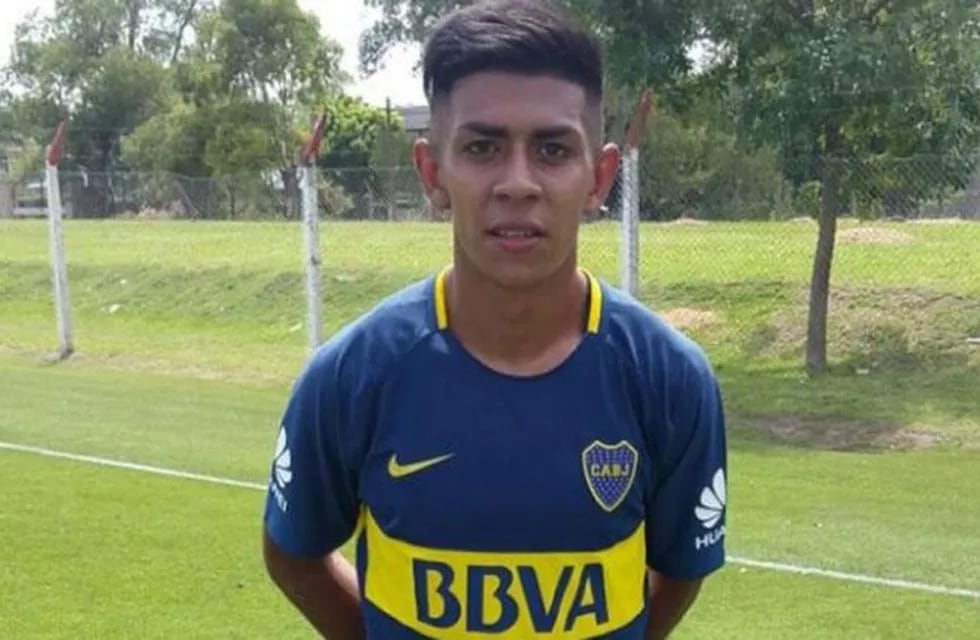 Peter Martínez no cuenta con una mano, pero para nada le dificulta en sus roles como lateral izquierdo y capitán de la Reserva de Boca.