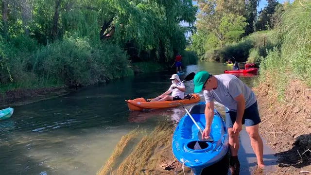 Limpieza del río Atuel en kayak