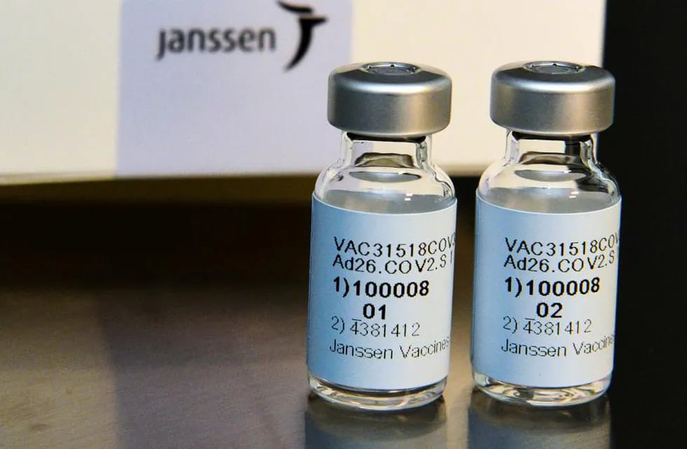 La ANMAT aprobó la vacuna de Johnson & Johnson contra el coronavirus, aunque no lo informaron (AP/Archivo).
