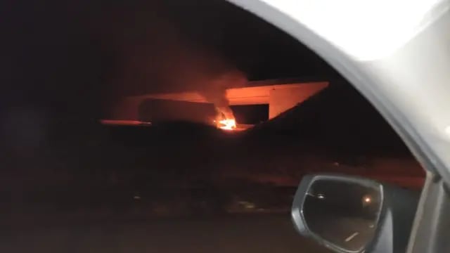 Un camión se incendió en la entrada de Loreto