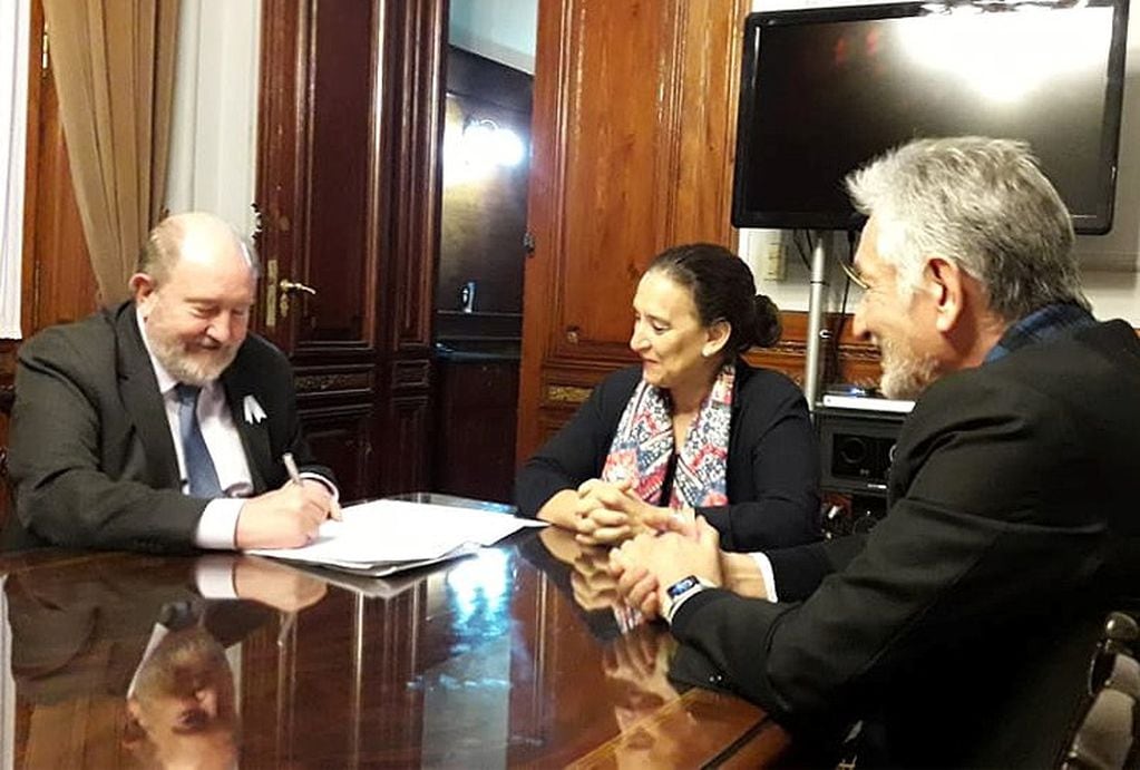 Verna y Rodríguez Saá presentaron este jueves el Tratado “El Caldén” en el Senado de la Nación y en la Cámara de Diputados.