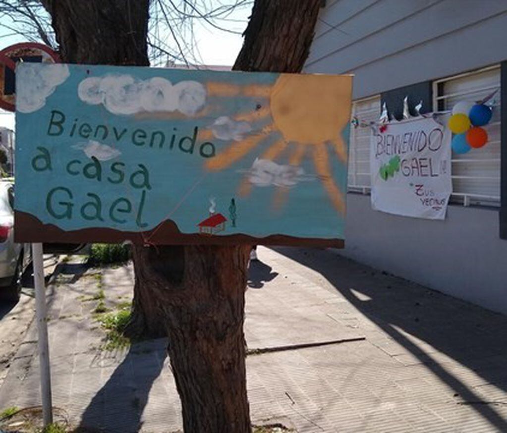 Gael fue recibido con mucho amor por sus vecinos
(Foto: Telefe Noticias)