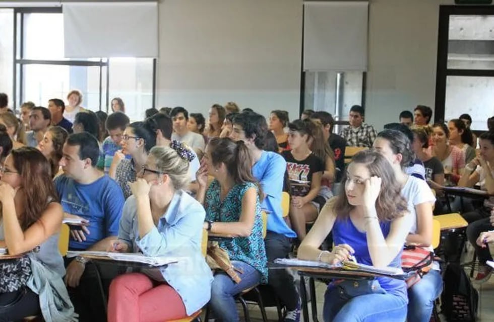 Aprobaron la asistencia libre en una facultad de Paraná