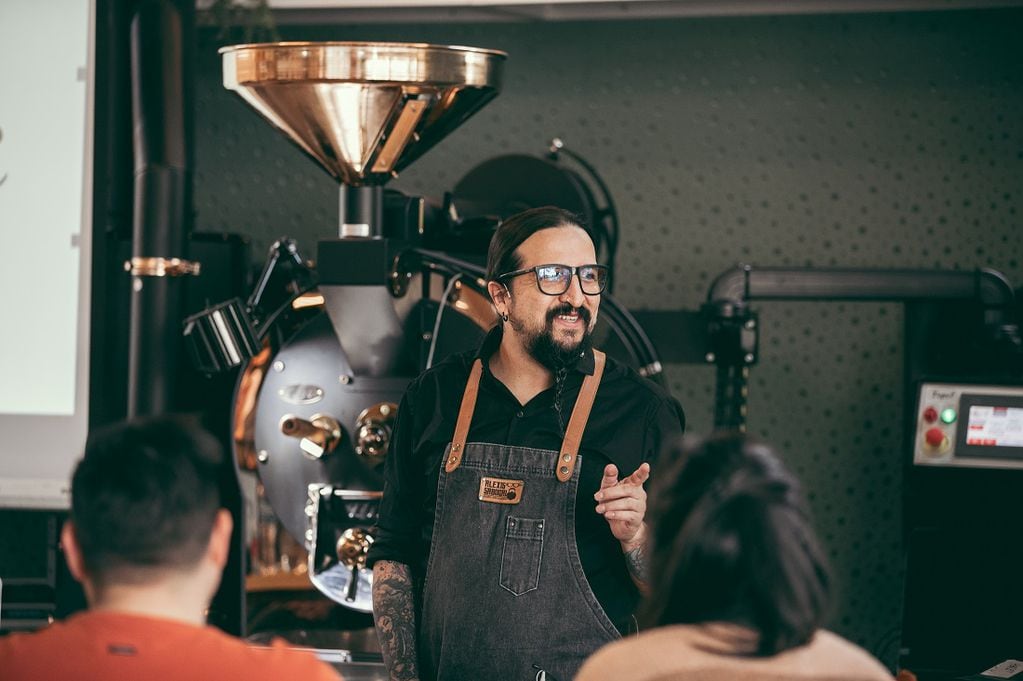 El barista y certificador estuvo en Córdoba y ratificó el crecimiento del café de especialidad en Argentina y en la ciudad. (Gentileza Sebastián Spongia).