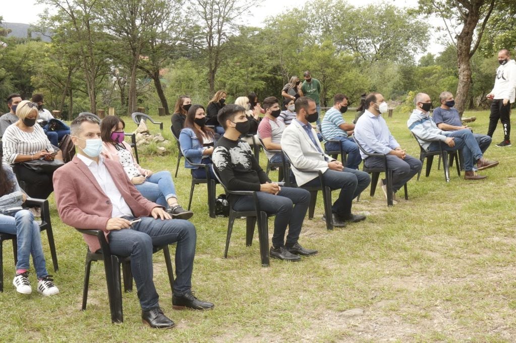 Entrega de certificados a los alumnos de  La Fábrica Punto Joven VCP.