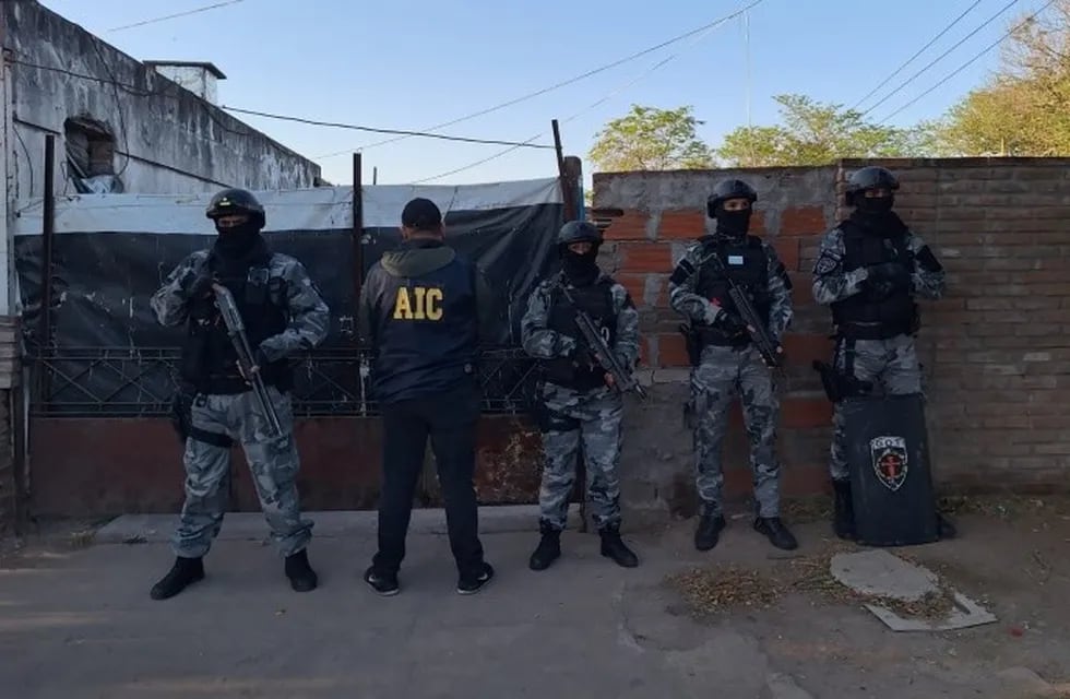 Allanamientos y detenciones en Rosario en una causa que apunta contra Los Monos.