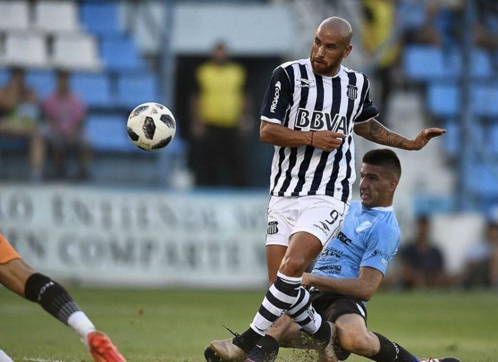 Junior Arias ya conectó la pelota al gol