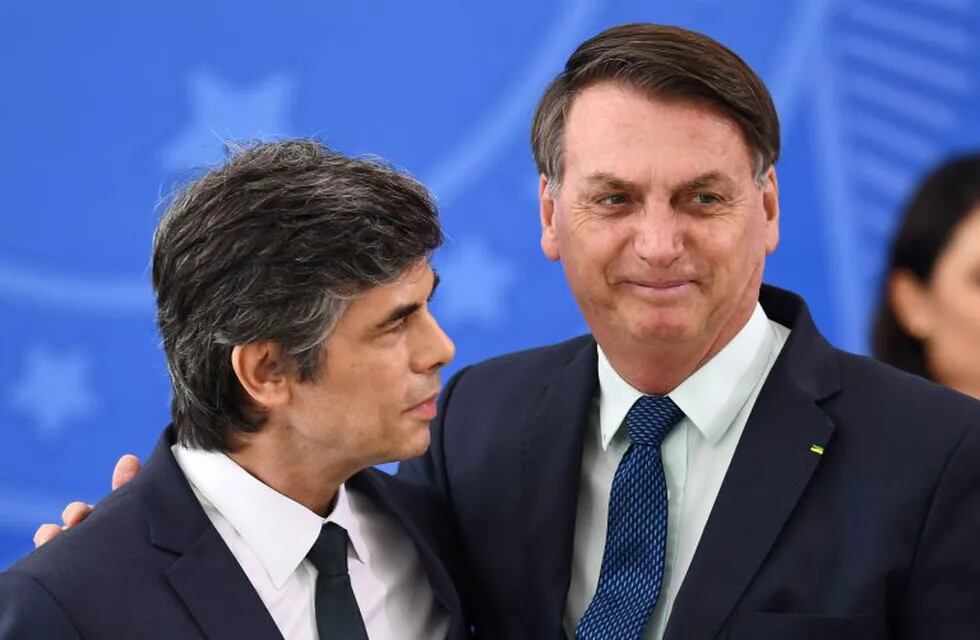 Jair Bolsonaro y Nelson Teich. (AFP)