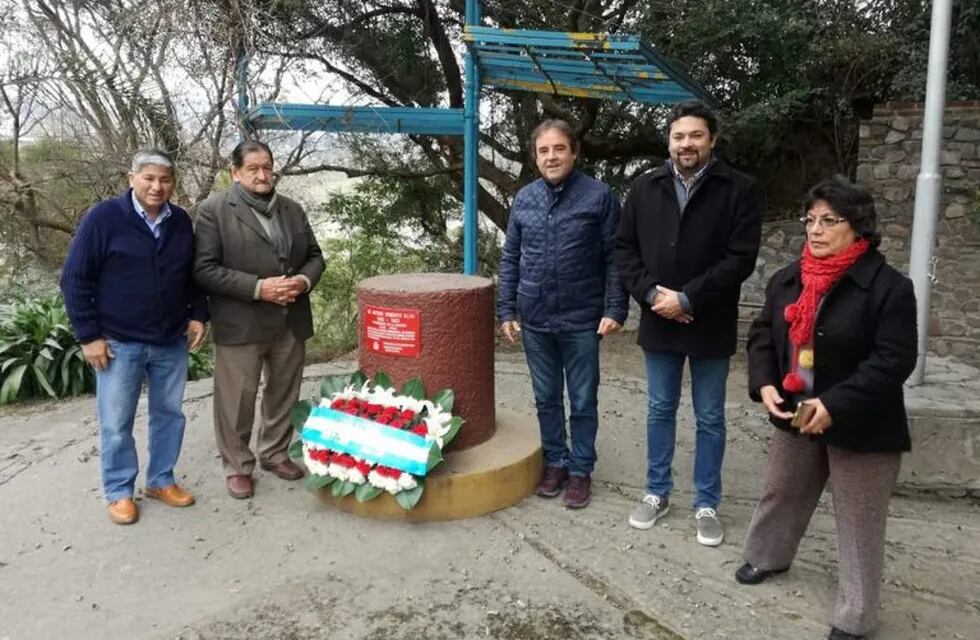 Dirigentes de la UCR Jujuy rindieron homenaje a Arturo Illia.