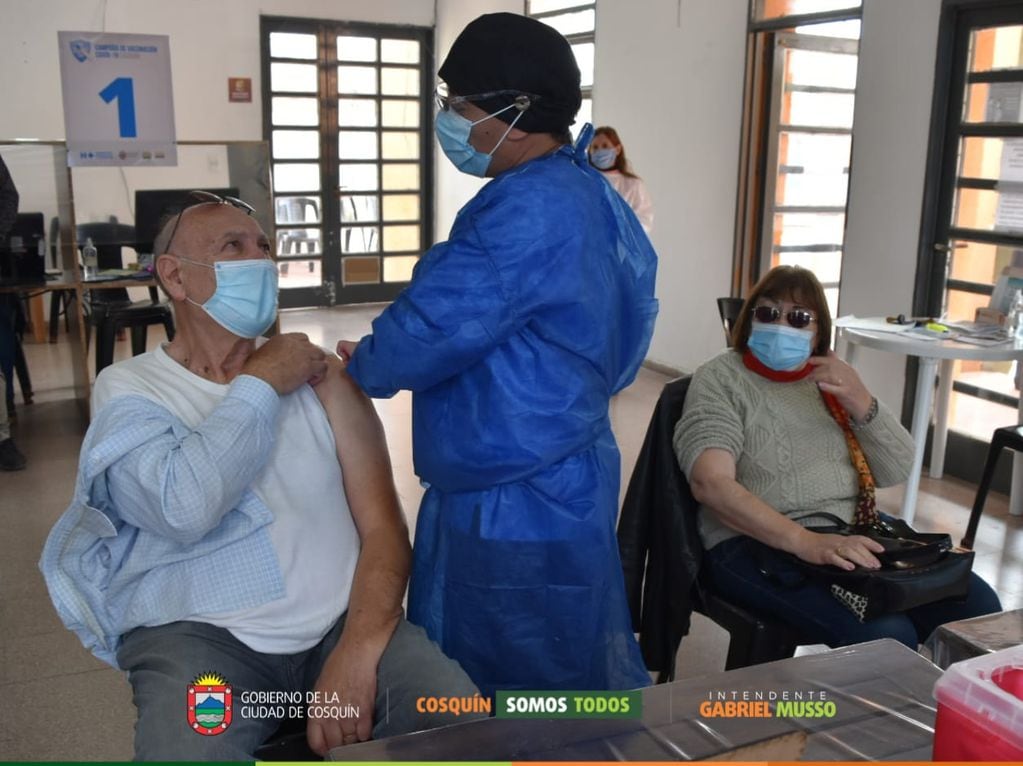 Este viernes, la ciudad de Cosquín dio inicio a la campaña de vacunación antigripal.