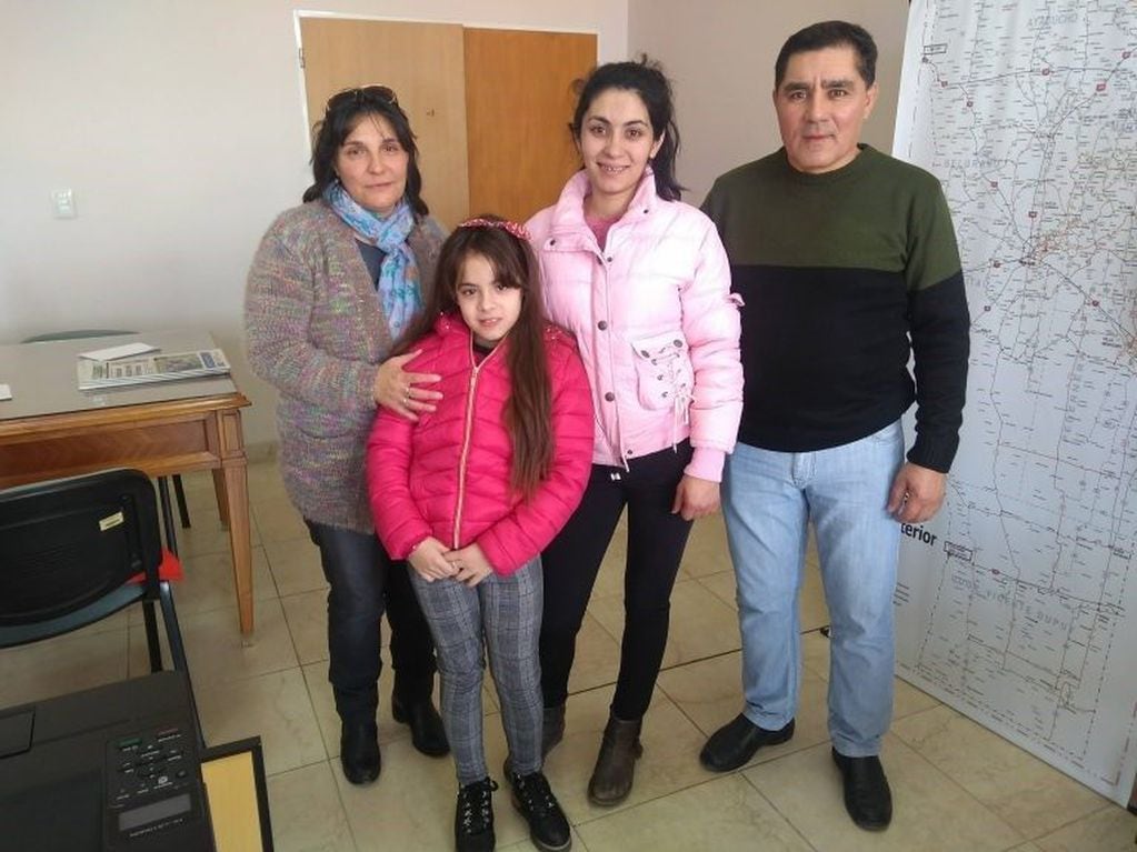 Juliana Chacón junto a su familia.