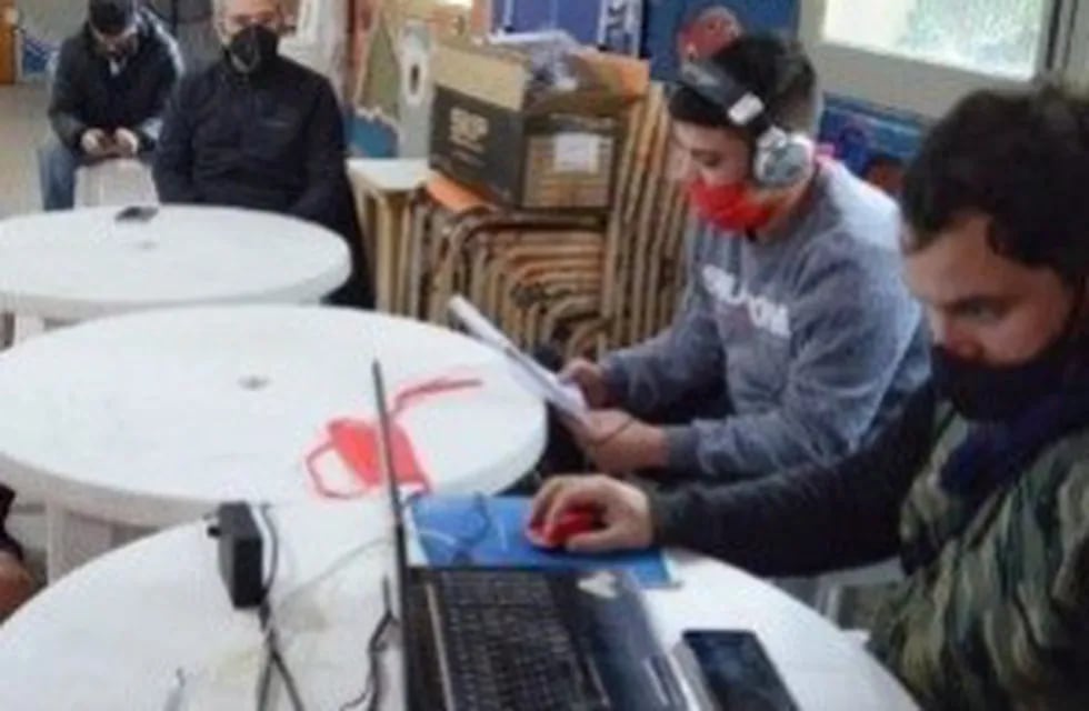 Los chicos del Centro Cerrado Carlos Ibarra de La Plata realizan su propio  programa de radio: \