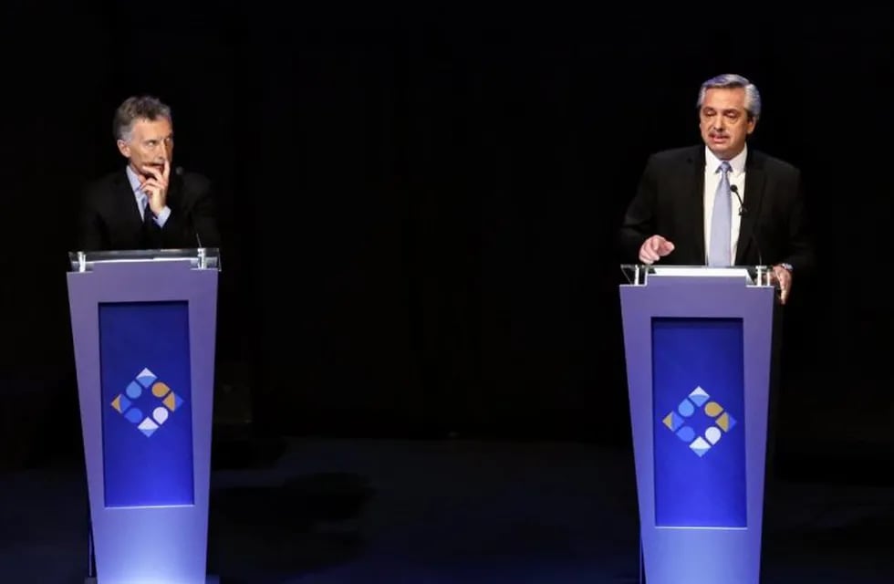 Mauricio Macri y Alberto Fernández en el segundo debate presidencial. (Foto: Federico López Claro)