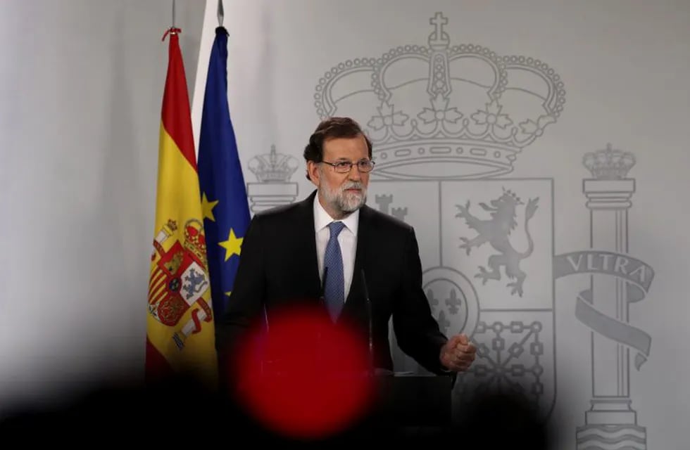 Spain's Prime Minister Mariano Rajoy delivers a statement after an extraordinary cabinet meeting at the Moncloa Palace in Madrid, Spain, October 27, 2017. REUTERS/Susana Vera