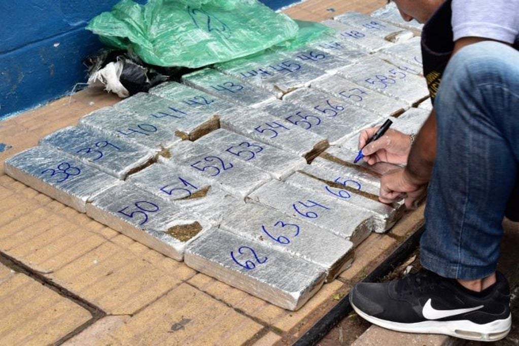 Transportaba 116 ladrillos de marihuana, casi 100 kilos de droga.