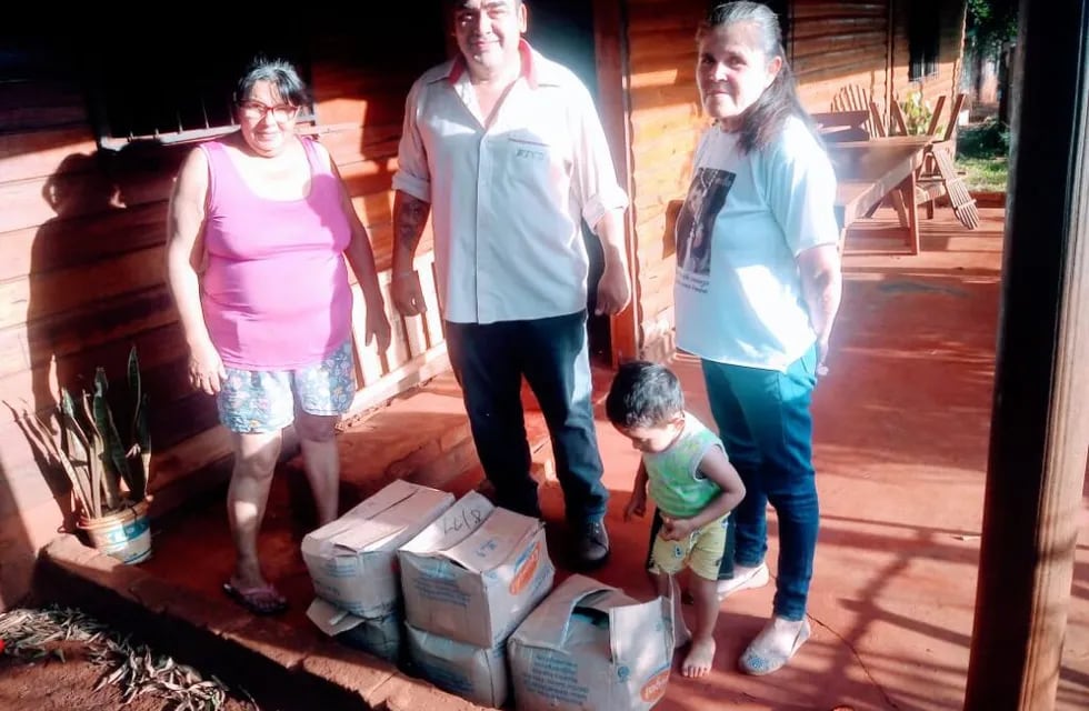 Eldorado: “Choferes Solidarios” entregan donaciones.