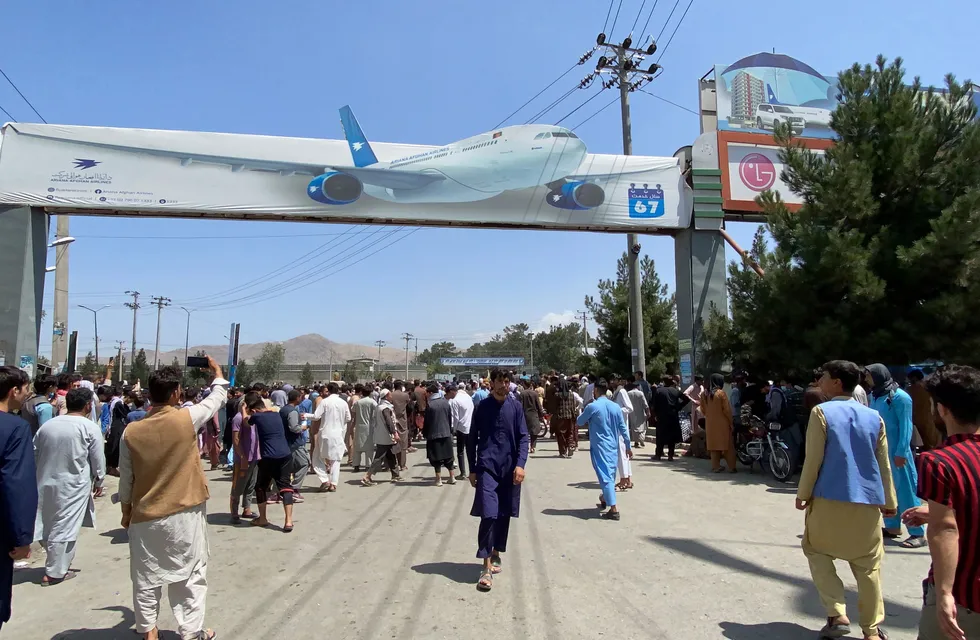 Pánico en Kabul tras toma del poder de los talibanes en Afganistán