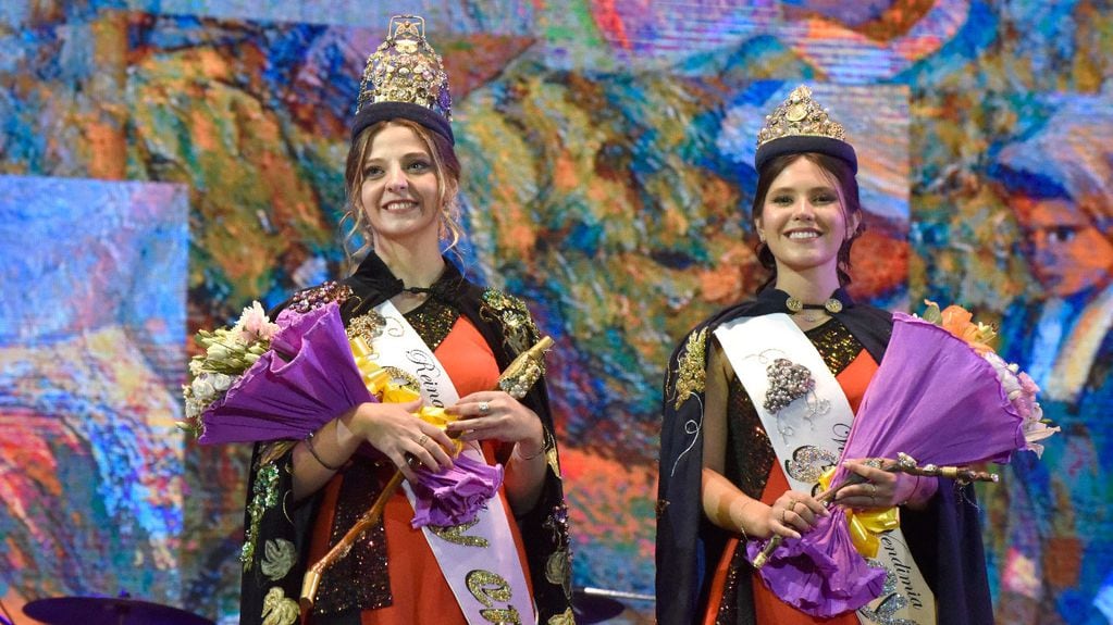 Mariana Gantus  y Martina Quiroga (derecha), reina y virreina por el departamento de Godoy Cruz