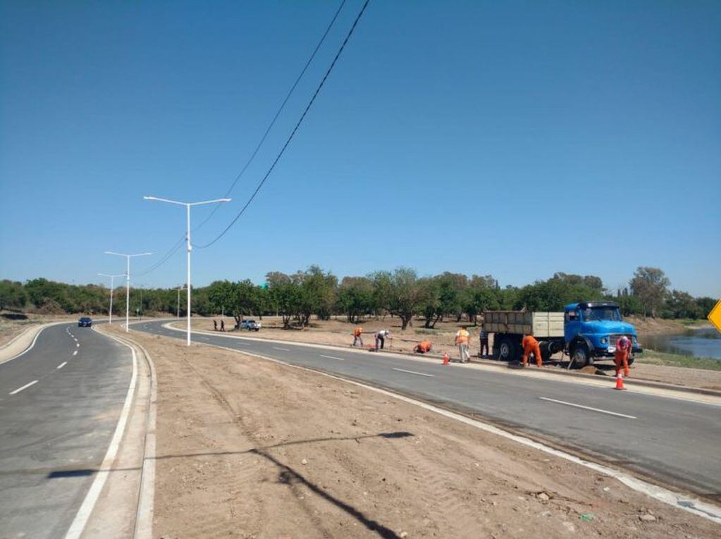 La obra de la Circunvalación en el ingreso por el este de la ciudad, que comunicará la avenida Costanera con la Terminal de Ómnibus.