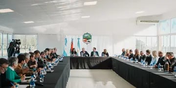El gobernador de Entre Ríos encabezó una reunión de gabinete conjunto en Larroque